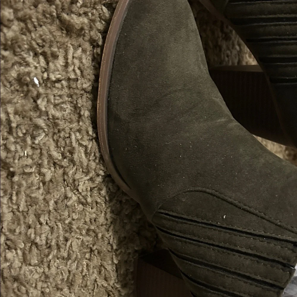 Yoki Dark Olive Block Heel Mules - Picture 3 of 4